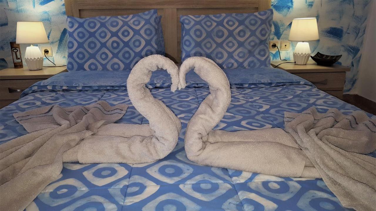 Santorini Pleasure Studios Fira  Dış mekan fotoğraf
